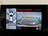 パノラミックビューモニター付きです。車両を上から見たような映像をディスプレイオーディオ画面に表示。運転席からの目視だけでは見にくい、車両周辺の状況をリアルタイムでしっかり確認できます。