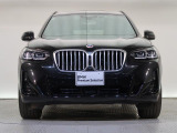 【キドニーグリル】BMWの代名詞。一目見ただけでBMWであると認識できる確固たるアイコンとして存在感を放ちます。