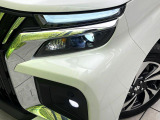 【LEDヘッドライト】悪天候や夜間走行時も良好な視界を確保し安心して運転できる高輝度LEDヘッドライトを装備!点灯速度が早く、消費電力も抑えられています。