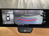 狭い場所での駐車やすれ違いなどでより的確な運転操作に役立つ360&deg;ビューモニターが装備されています。