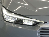 【LEDヘッドライト+デイタイムランニングランプ】主流のLEDヘッドライトに、日中でも他者からの視認性を良くするデイタイムランニングランプ装備!スタイリッシュでかっこよく仕上がっています。