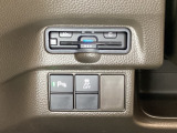 ハンドルの左下にETCとHondaセンシング用の、VSA(ABS+TCS+横滑り抑制)解除スイッチなどがついています。高速道路の料金所の通過も楽々です。 カードの取り出しもしやすい場所についています。