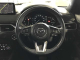 ご覧のようにステアリングスイッチが付いており、ハンドルから手を離さずに簡単なオーディオ操作が容易にできます☆