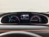 視認性に優れたメーターを採用しており、走行中でも車速や情報が分かりやすく表示されます。運転時の視線移動をむりのない範囲に抑え、快適で安心感のあるドライブをサポートします。