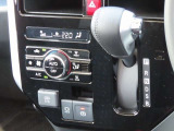 オートエアコンなのでスイッチひとつで車内を設定温度に調節してくれます☆