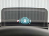 ヘッドアップディスプレイで現在の速度や制限速度などが確認できます!
