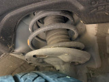 お車を安心してお乗りいただく為には、足回りの定期点検が欠かせません。サービスサポート(有償保証)では無料点検もご提供しており、安心のカーライフをお過ごしいただけるサポート体制が整っています。