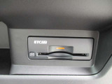 ETC2.0 高速道路を利用する際、ノンストップで料金所を通過できます。別途セットアップ料金がかかります