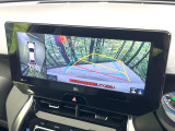 【パノラミックビューモニター】専用のカメラにより、上から見下ろしたような視点で360度クルマの周囲を確認することができます☆死角部分も確認しやすく、狭い場所での切り返しや駐車もスムーズに行えます。