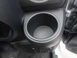【カップホルダー】エアコン吹き出し口下部に設置されていますので使いやすさバッチリ!運転席から手の届くちょうどの位置です!