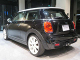 現車確認のご来店予約等もお待ちいたしております。お気軽にTEL 0078-6002-369993(無料)MINI一宮まで。