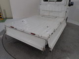 ☆荷台は3方開き、荷物の積み下ろしもスムーズです。