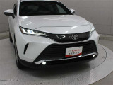 プリクラッシュセーフティに交差点右折時の対向直進車及び右左折時の対向方向から横断してくる歩行者を検知する機能を追加した予防安全パッケージ「Toyota Safety Sense」が採用されています。