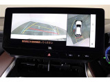 パノラミックビューモニター付きです。車両を上から見たような映像をディスプレイオーディオ画面に表示。運転席からの目視だけでは見にくい、車両周辺の状況をリアルタイムでしっかり確認できます。