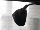 この車にはリアにもドライブレコーダーを装備しております◆映像・音声などを記録する自動車用の装置です。 もしもの事故の際の記録はもちろん、旅行の際の思い出としてドライブの映像を楽しむことができます。