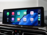 【アップルカープレイ】iPhoneがBMW車両とワイヤレスで接続されます。Apple CarPlayでは、オーディオストリーミングやメッセージングアプリがディスプレイに表示されます。