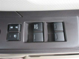運転席側のパワーウィンドウスイッチです。全ての窓の開閉操作ができます。