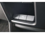 USBオーディオ用ソケットがついていますので携帯電話などを接続すれば音楽等の再生が可能です!