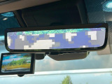 【デジタルインナーミラー】後席の大きな荷物や同乗者で後方が確認しづらい時でも安心!カメラが撮影した車両後方の映像をルームミラー内に表示。クリアな視界で状況の確認が可能です!