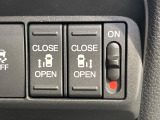 【両側パワースライドドア】スマートキーや運転席のスイッチで後席両側スライドドアの開閉が可能♪電動だから力を入れてドアを開ける必要が無く、小さなお子様でも簡単に開け閉めでき快適です♪