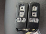 便利なスマートキー付き。キーを取り出さずにドアの施錠・解錠やエンジン始動が可能です。