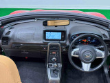走るための機能を集約した,スポーティかつ上質なインテリア。