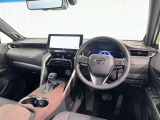 運転席まわりです。 各操作スイッチは使いやすい位置に配置されてます。
