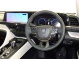 運転席まわりです。 各操作スイッチは使いやすい位置に配置されてます。