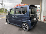 私たちは販売だけのお店では ありません。ご購入後のメンテナンスや車検、もしもの事故の際の対応など、お客様を末永くサポートさせていただくために『近隣のお客様限定』でお車をご案内させていただいております。