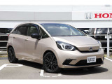 シンプルでスッキリとしたフロントデザインで親しみを感じさせる表情のFIT。二人でゆったりとドライブしたくなるような、優雅で心地よい時間と充実感の感じてください。