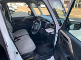 運転席に座ると、前方が見やすくて運転し易そうな印象です♪