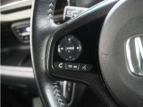 ハンドルにオーディオ操作用スイッチを備え、手を放さずに操作可能。安全性と利便性を両立しています。