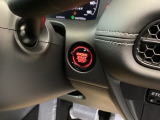 スマートキーシステム搭載ですので、ハンドル横のスイッチを押せば、エンジンスタート!