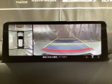 狭い場所での駐車やすれ違いなどでより的確な運転操作に役立つ360&deg;ビューモニターが装備されています。