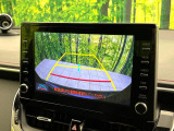 【バックカメラ】駐車時に後方がリアルタイム映像で確認できます。大型商業施設や立体駐車場での駐車時や、夜間のバック時に大活躍!運転スキルに関わらず、今や必須となった装備のひとつです!