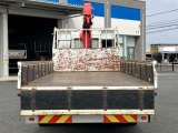 床は鉄板張りです。ロープフック穴が5対付いています