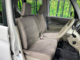 運転席まわりには十分なスペースがあり、大柄な方でもゆったり運転していただける環境です。