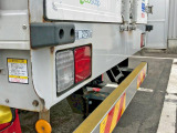 リヤレール助手席側に曲がり・サビがあります。