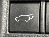 【パワーバックドア】スマートキーや運転席のボタンを押すだけでリアゲートが自動で開閉します!荷物を持っている時や、高い位置にあるバックドアを閉める際に便利な機能です♪