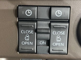 【両側パワースライドドア】スマートキーや運転席のスイッチで後席両側スライドドアの開閉が可能♪電動だから力を入れてドアを開ける必要が無く、小さなお子様でも簡単に開け閉めでき快適です♪