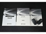 保証書・記録簿・取扱説明書と揃っていいます。キーの電池は新品にお取替えしてから納車させて頂きます。