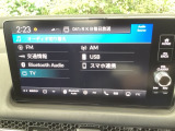 HondaCONNECT対応の便利なナビディスプレー。お持ちのスマートフォンと連携して、ナビやBluetoothでの音楽再生が可能です。デザインはもちろん、操作性も良好です。
