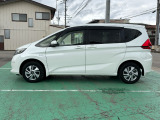 両側パワースライドドア付きで便利!小さなお子様も乗り降り楽々です♪スイッチは運転席にもありますよ!