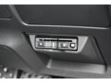 ハンドル下にビルトインETC。車種専用ケースにて装着されており運転の邪魔にもならず高速の乗り降りも楽になります。