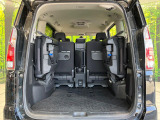 普段のお買い物や通勤、送迎等に十分な荷室スペースを確保しております。セカンドシートを倒すと、大きな荷物の積載も可能です♪