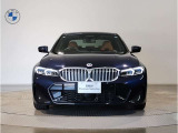 【キドニーグリル】BMWは約90年もの間、ほぼ全ての車両にひと目でBMWだと分かるこの特徴的なフロントグリルが備えられ、デザイン・アイコンとして親しまれてきました。