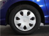 ◆純正ホイール装着車◆シンプルなデザインのホイールキャップ付きです。