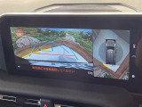 【パノラミックビューモニター】専用のカメラにより、上から見下ろしたような視点で360度クルマの周囲を確認することができます☆死角部分も確認しやすく、狭い場所での切り返しや駐車もスムーズに行えます。