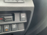 トランクは運転席からでも開ける事ができます。
