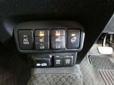 【シートヒーター】運転席と助手席の座面にヒーターが内蔵が内蔵されていますので寒い時でも快適運転です。